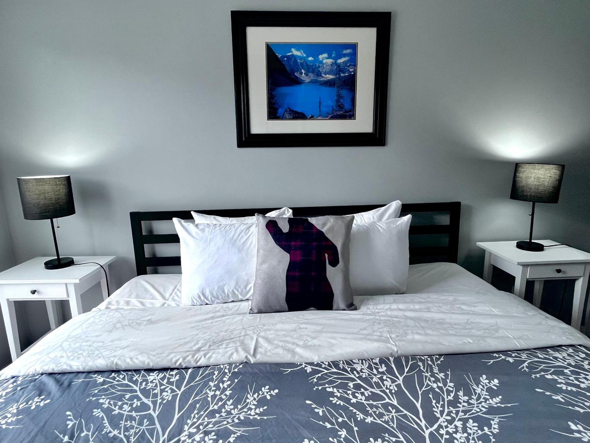 Canadian Rockies Chalets Канмор Екстериор снимка