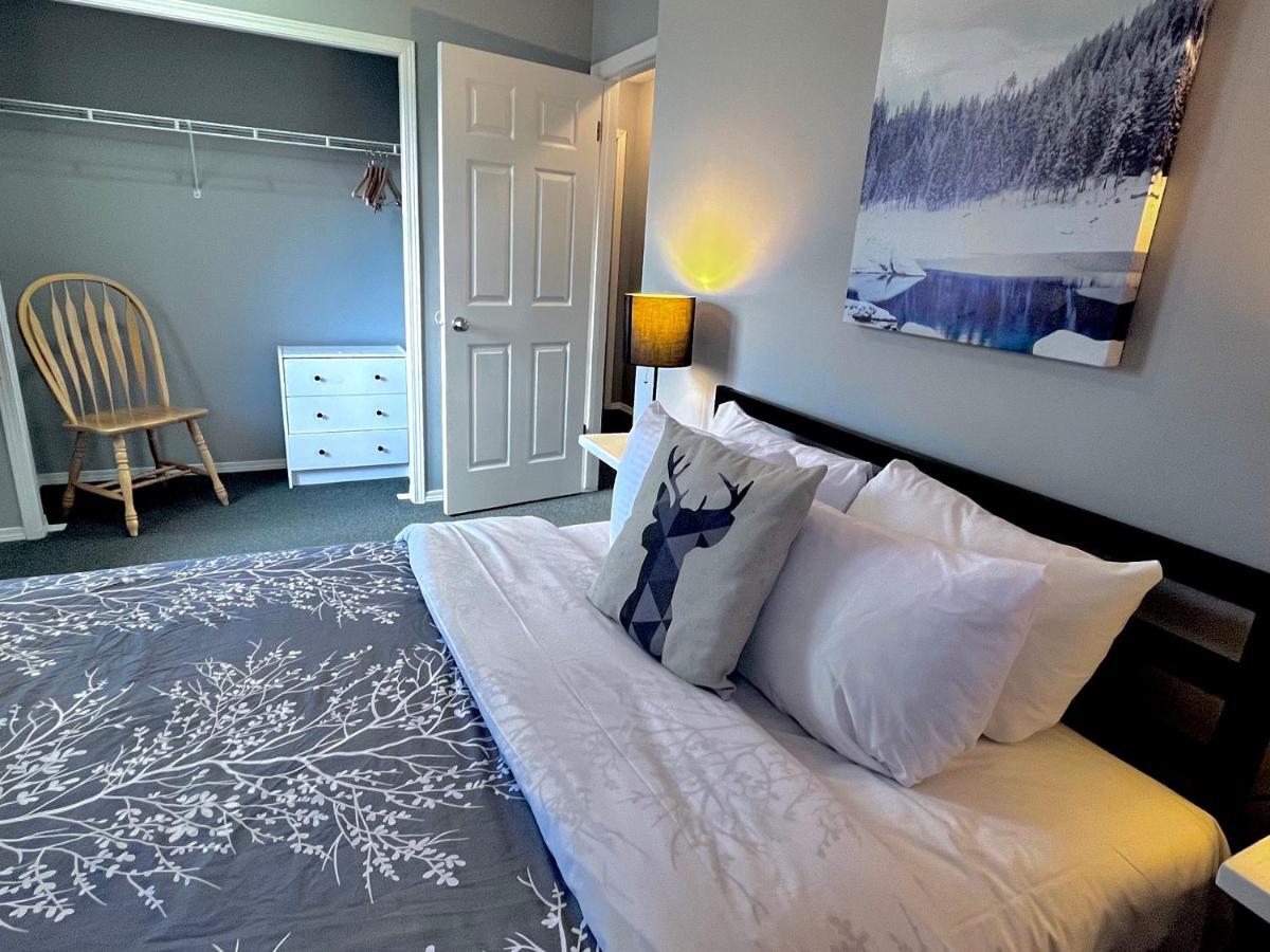 Canadian Rockies Chalets Канмор Екстериор снимка