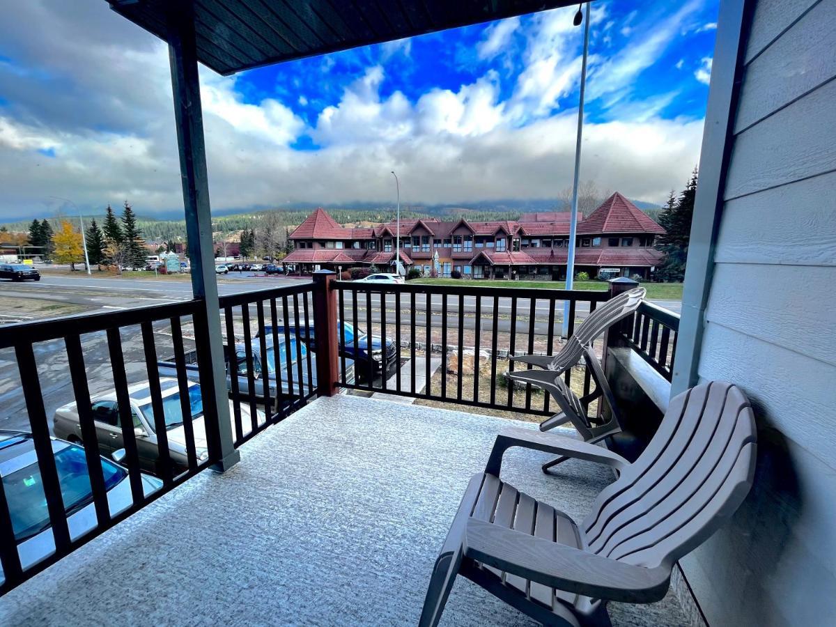 Canadian Rockies Chalets Канмор Екстериор снимка