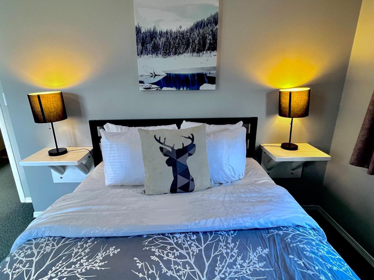 Canadian Rockies Chalets Канмор Екстериор снимка