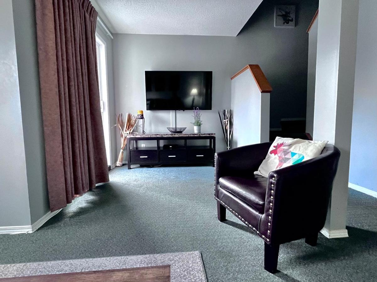Canadian Rockies Chalets Канмор Екстериор снимка