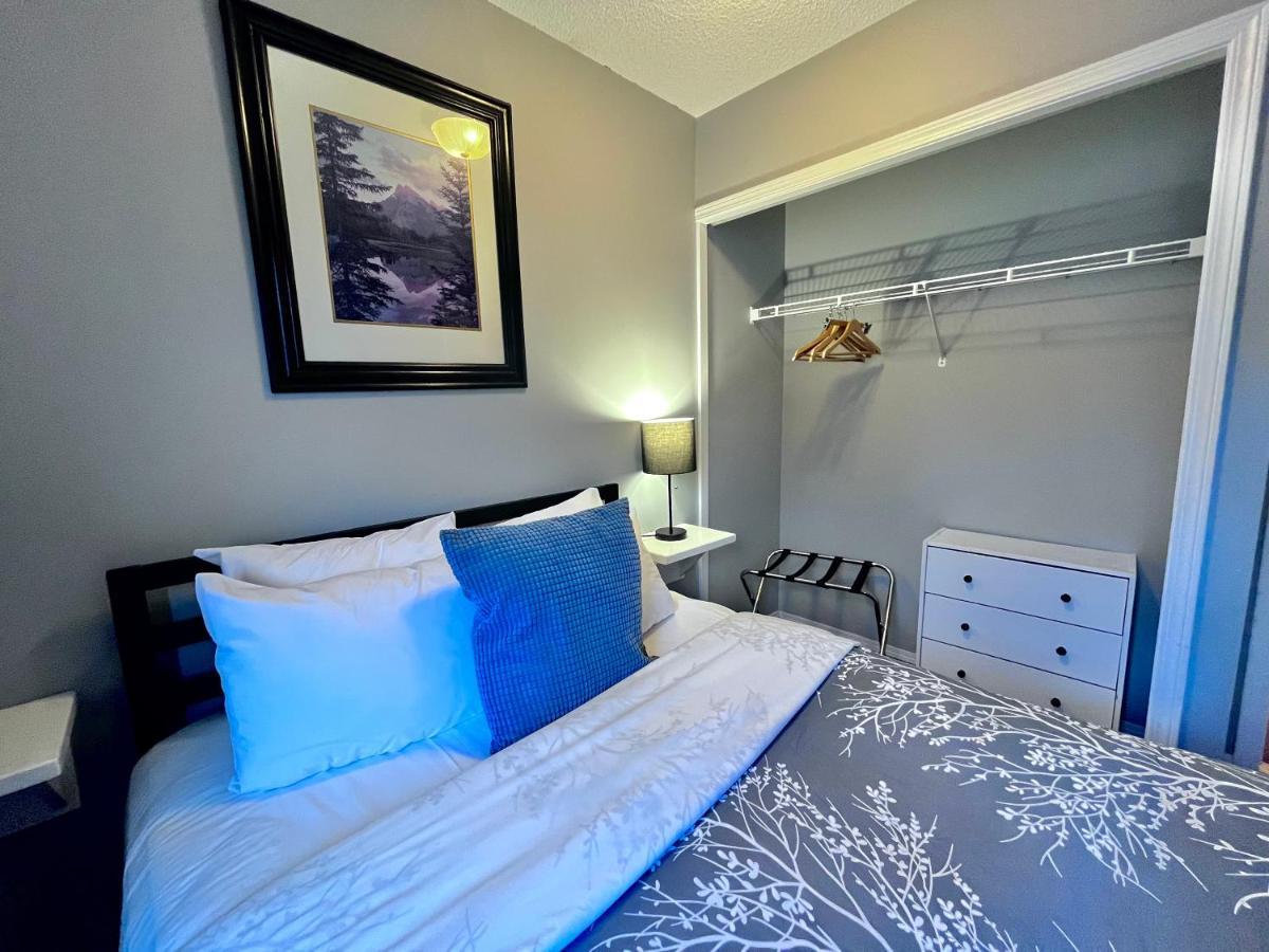 Canadian Rockies Chalets Канмор Екстериор снимка