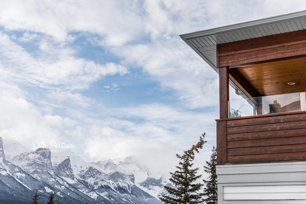 Canadian Rockies Chalets Канмор Екстериор снимка